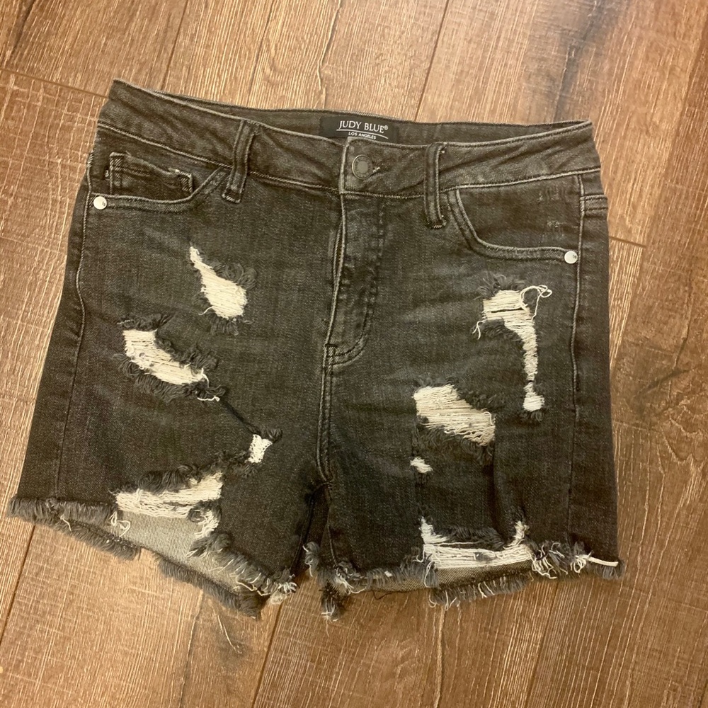Vintage black shorts.Brand:Judy Blue.Size:Med